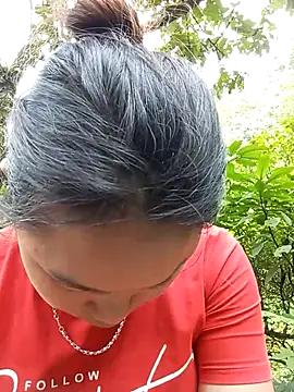 Snapshot of may-squirl chatting on 09/25/25, 03:21 may-squirl online show from 09/25/25, 03:21