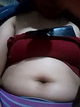 Snapshot of may-squirl chatting on 10/08/25, 01:31 may-squirl online show from 10/08/25, 01:31