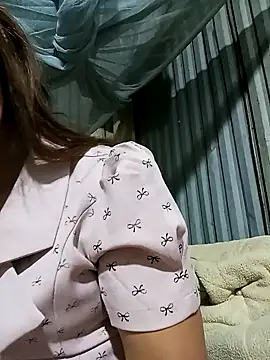 Snapshot of may-squirl chatting on 10/19/25, 12:39 may-squirl online show from 10/19/25, 12:39