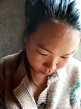 Snapshot of may-squirl chatting on 10/21/25, 01:39 may-squirl online show from 10/21/25, 01:39