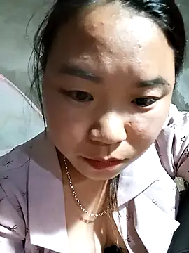 Snapshot of may-squirl chatting on 10/21/25, 01:45 may-squirl online show from 10/21/25, 01:45