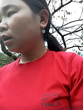 Snapshot of may-squirl chatting on 10/22/25, 02:23 may-squirl online show from 10/22/25, 02:23