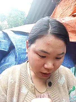 Snapshot of may-squirl chatting on 10/29/25, 01:41 may-squirl online show from 10/29/25, 01:41