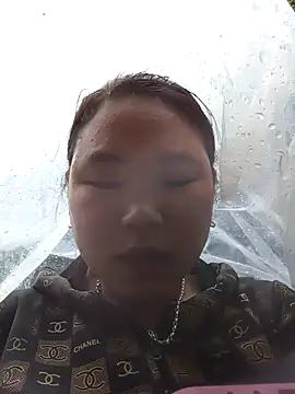 Snapshot of may-squirl chatting on 11/17/25, 04:29 may-squirl online show from 11/17/25, 04:29