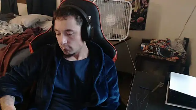 Snapshot of YoBlezz chatting on 09/26/25, 05:39 YoBlezz online show from 09/26/25, 05:39