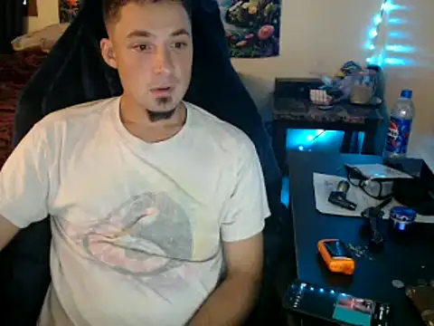 Snapshot of YoBlezz chatting on 09/30/25, 06:13 YoBlezz online show from 09/30/25, 06:13