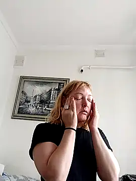 Snapshot of LiluLiluLilu chatting on 09/12/25, 06:13 LiluLiluLilu online show from 09/12/25, 06:13