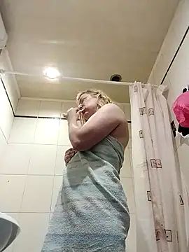 Snapshot of LiluLiluLilu chatting on 09/16/25, 06:03 LiluLiluLilu online show from 09/16/25, 06:03