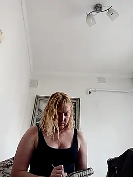 Snapshot of LiluLiluLilu chatting on 09/17/25, 06:26 LiluLiluLilu online show from 09/17/25, 06:26