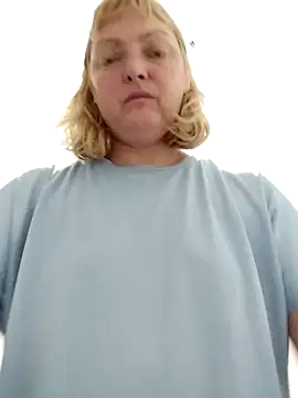 Snapshot of LiluLiluLilu chatting on 09/17/25, 06:42 LiluLiluLilu online show from 09/17/25, 06:42