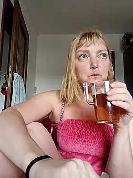 Snapshot of LiluLiluLilu chatting on 09/22/25, 06:37 LiluLiluLilu online show from 09/22/25, 06:37