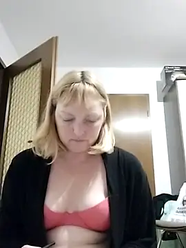 Snapshot of LiluLiluLilu chatting on 09/23/25, 08:23 LiluLiluLilu online show from 09/23/25, 08:23