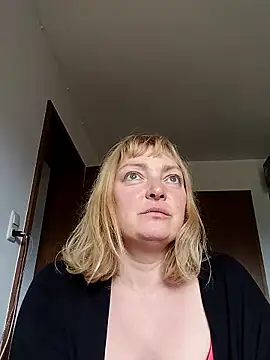 Snapshot of LiluLiluLilu chatting on 09/25/25, 07:56 LiluLiluLilu online show from 09/25/25, 07:56