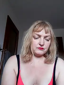 Snapshot of LiluLiluLilu chatting on 10/08/25, 03:09 LiluLiluLilu online show from 10/08/25, 03:09