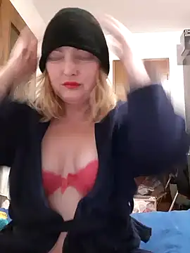 Snapshot of LiluLiluLilu chatting on 10/11/25, 08:29 LiluLiluLilu online show from 10/11/25, 08:29