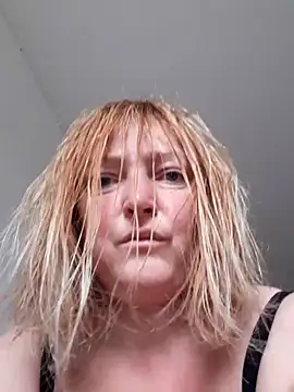 Snapshot of LiluLiluLilu chatting on 10/13/25, 08:47 LiluLiluLilu online show from 10/13/25, 08:47