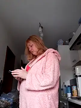 Snapshot of LiluLiluLilu chatting on 10/17/25, 07:22 LiluLiluLilu online show from 10/17/25, 07:22