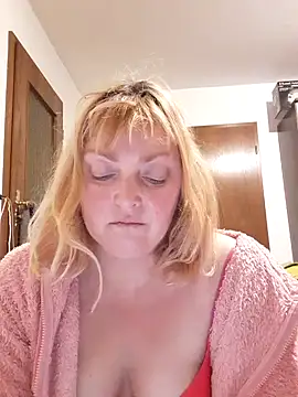 Snapshot of LiluLiluLilu chatting on 10/18/25, 07:36 LiluLiluLilu online show from 10/18/25, 07:36