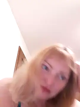 Snapshot of LiluLiluLilu chatting on 10/23/25, 09:24 LiluLiluLilu online show from 10/23/25, 09:24