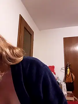 Snapshot of LiluLiluLilu chatting on 10/25/25, 05:51 LiluLiluLilu online show from 10/25/25, 05:51