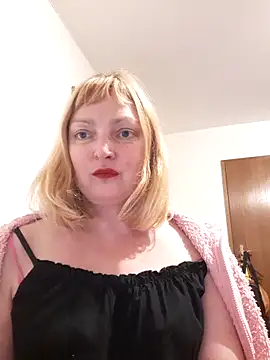 Snapshot of LiluLiluLilu chatting on 11/03/25, 06:20 LiluLiluLilu online show from 11/03/25, 06:20