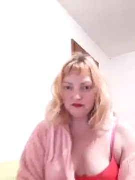 Snapshot of LiluLiluLilu chatting on 11/04/25, 07:02 LiluLiluLilu online show from 11/04/25, 07:02