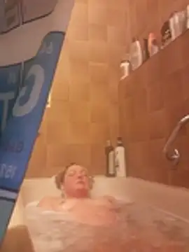 Snapshot of LiluLiluLilu chatting on 11/25/25, 06:52 LiluLiluLilu online show from 11/25/25, 06:52