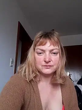 Snapshot of LiluLiluLilu chatting on 11/28/25, 09:56 LiluLiluLilu online show from 11/28/25, 09:56