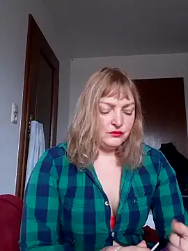 Snapshot of LiluLiluLilu chatting on 12/05/25, 08:23 LiluLiluLilu online show from 12/05/25, 08:23