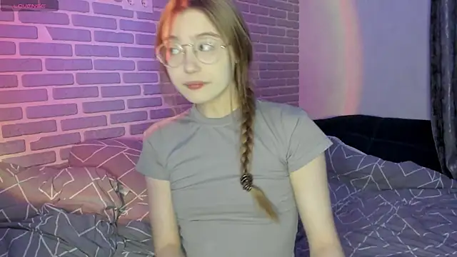 Snapshot of fetchingcouplee chatting on 10/16/25, 02:29 fetchingcouplee online show from 10/16/25, 02:29