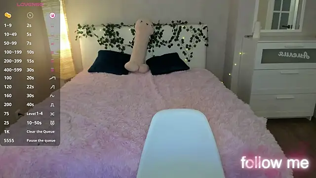 Snapshot of LightStar_18 chatting on 09/18/25, 07:54 LightStar 18 online show from 09/18/25, 07:54