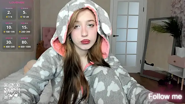 Snapshot of LightStar_18 chatting on 09/20/25, 10:38 LightStar 18 online show from 09/20/25, 10:38