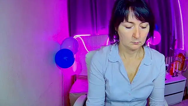 VivianGuchih online show from 09/21/25, 06:04