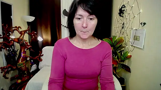 VivianGuchih online show from 10/11/25, 06:01