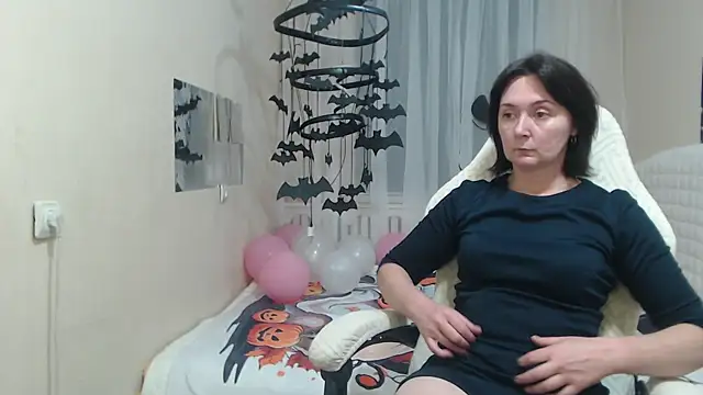 VivianGuchih online show from 10/19/25, 11:55