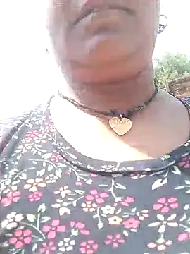 Snapshot of Ishwariya_Hatwal chatting on 09/11/25, 06:02 Ishwariya Hatwal online show from 09/11/25, 06:02