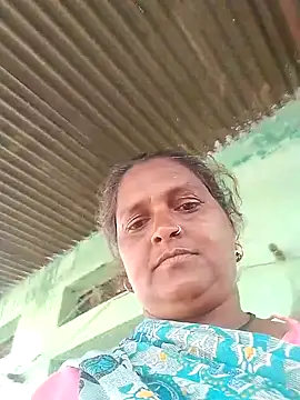 Snapshot of Ishwariya_Hatwal chatting on 10/10/25, 03:05 Ishwariya Hatwal online show from 10/10/25, 03:05