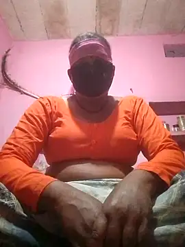 Snapshot of Ishwariya_Hatwal chatting on 10/13/25, 01:00 Ishwariya Hatwal online show from 10/13/25, 01:00
