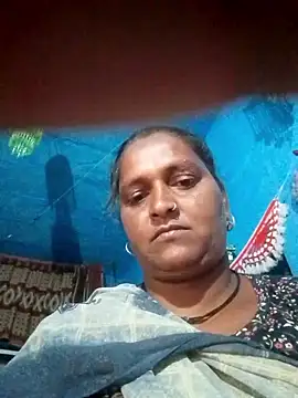 Snapshot of Ishwariya_Hatwal chatting on 10/21/25, 02:34 Ishwariya Hatwal online show from 10/21/25, 02:34