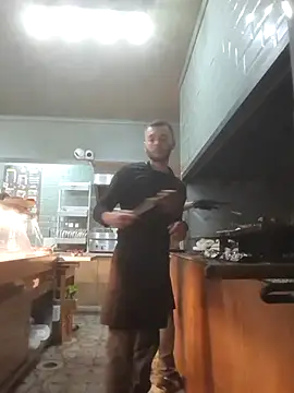 Snapshot of LeonNovaro chatting on 10/30/25, 08:27 LeonNovaro online show from 10/30/25, 08:27