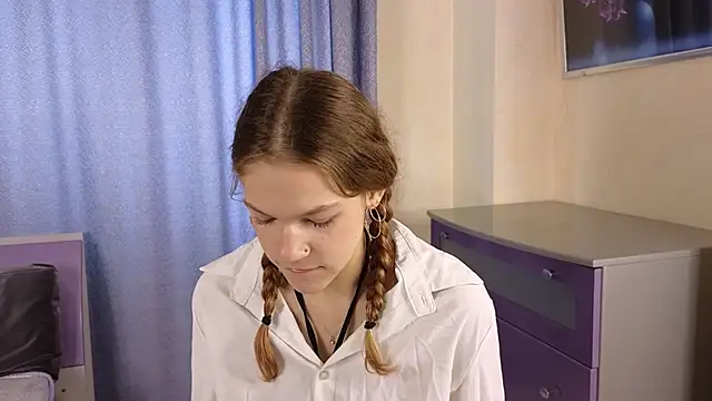 Snapshot of VelvetRisque chatting on 10/12/25, 06:23 VelvetRisque online show from 10/12/25, 06:23