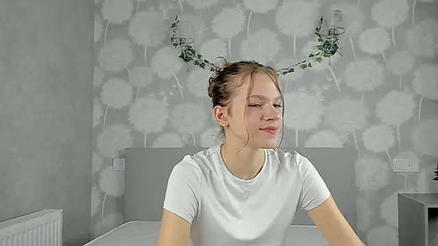 Snapshot of VelvetRisque chatting on 11/18/25, 08:30 VelvetRisque online show from 11/18/25, 08:30