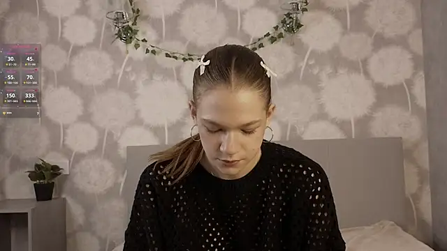 Snapshot of VelvetRisque chatting on 11/30/25, 07:01 VelvetRisque online show from 11/30/25, 07:01