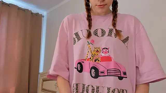 Snapshot of VelvetRisque chatting on 03/30/26, 07:20 VelvetRisque online show from 03/30/26, 07:20