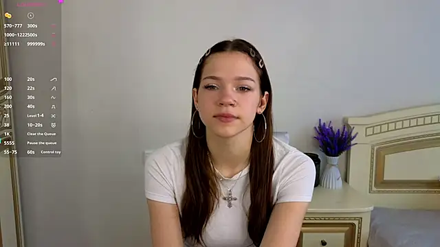 Snapshot of VelvetRisque chatting on 04/29/26, 06:17 VelvetRisque online show from 04/29/26, 06:17