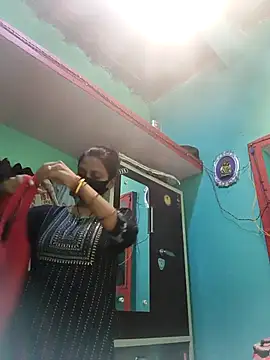 posewith online show from 10/13/25, 08:25