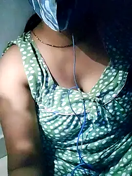 Snapshot of Alina-khan chatting on 04/21/26, 06:44 Alina-khan online show from 04/21/26, 06:44