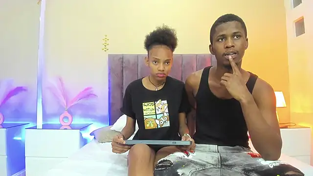 Snapshot of Kiaraa_y_Her_Crazy chatting on 01/14/26, 04:29 Kiaraa y Her Crazy online show from 01/14/26, 04:29