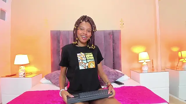 Snapshot of Kiaraa_y_Her_Crazy chatting on 03/25/26, 03:34 Kiaraa y Her Crazy online show from 03/25/26, 03:34