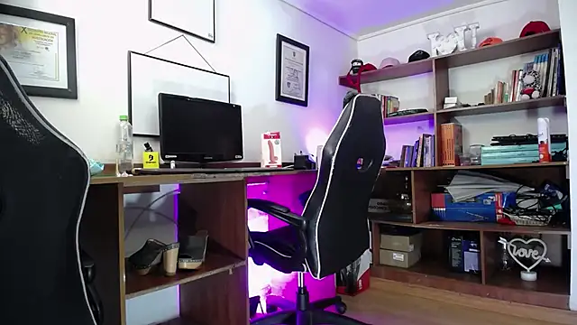 Snapshot of GretaVoss_ chatting on 10/02/25, 08:05 GretaVoss  online show from 10/02/25, 08:05